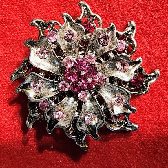 Brooches - Picture 4 of 9